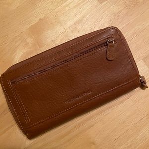 Wilson’s Leather Wallet